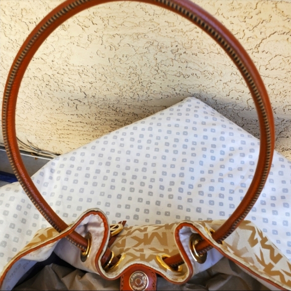 Michael Kors Signature Canvas & Leather Brown Cream EW Ring Tassel Shoul… - Picture 12 of 16